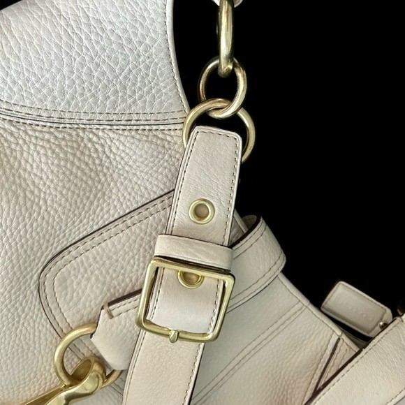 Coach Hampton Hobo off white pebble leather shoulder purse with gold har… - Picture 2 of 13